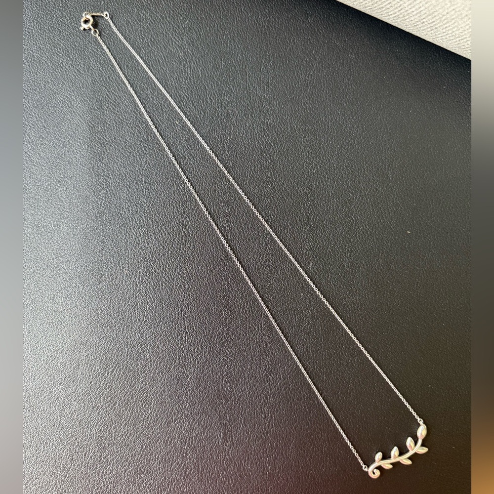 Tiffany & Co. Paloma Picasso Sterling Silver Olive Leaf Vine Pendant with Bag - Picture 2 of 5